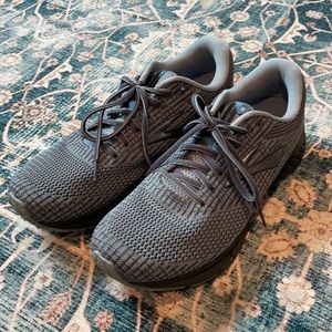 BROOKS REVEL 3 — Size 11 — LIKE NEW
